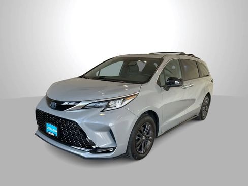 Used 2024 Toyota Sienna XSE w/ XSE Plus Package image 1