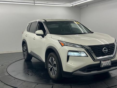 Used 2023 Nissan Rogue SV FWD image 3