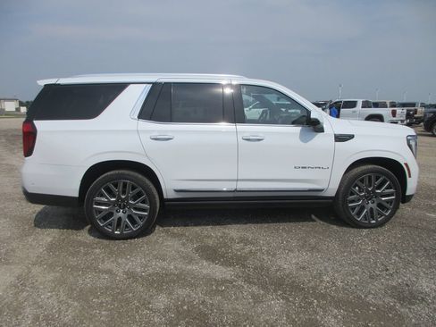 New 2026 GMC Yukon Denali Ultimate AWD/4WD image 3