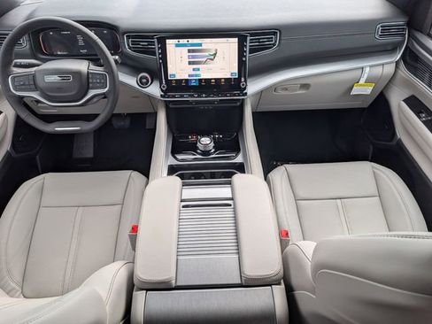 New 2026 Jeep Grand Wagoneer L 2WD image 5