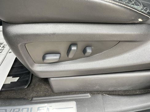 Used 2018 Chevrolet Suburban LT w/ Luxury Package image 11