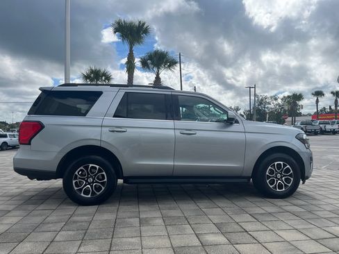 Used 2024 Ford Expedition XLT RWD image 7