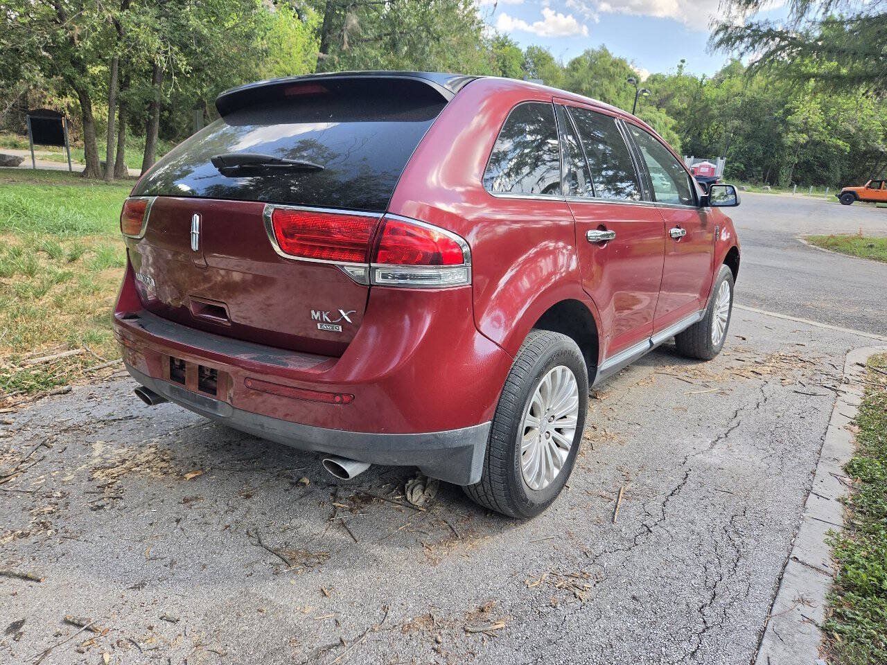 Used 2013 Lincoln MKX AWD image 3