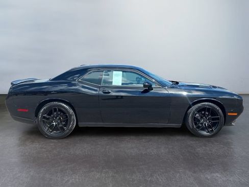 Used 2018 Dodge Challenger SXT RWD image 6