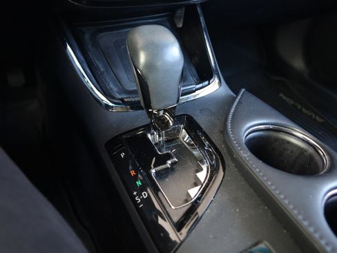 Used 2017 Toyota Avalon Limited image 27