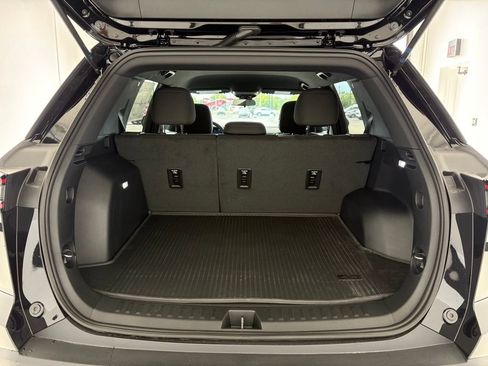 New 2027 Chevrolet Equinox LT w/ LPO, Floor Liner Package FWD image 36