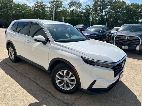Used 2023 Honda CR-V LX image 2
