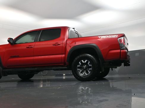 Used 2022 Toyota Tacoma TRD Off-Road w/ Technology Package image 18