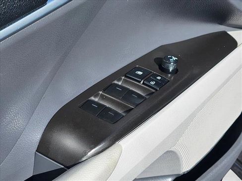 Used 2023 Toyota Camry SE image 10