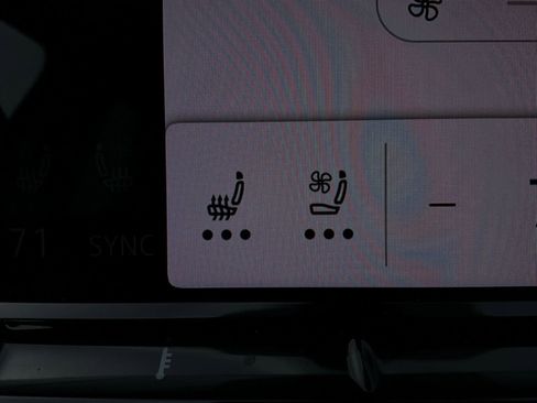 Used 2025 Volkswagen Atlas Cross Sport SE image 29