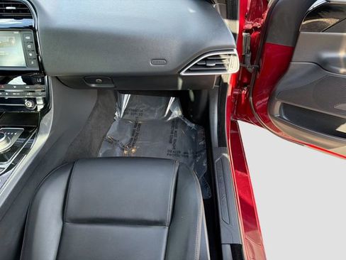 Used 2017 Jaguar XE image 17