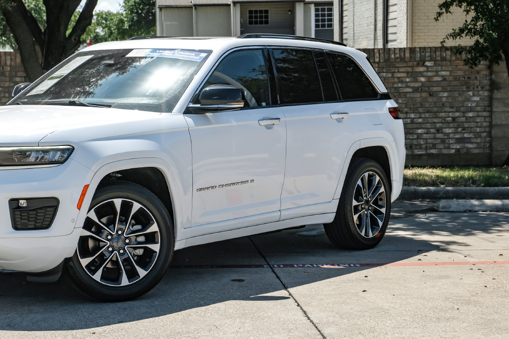 Used 2023 Jeep Grand Cherokee Overland AWD/4WD image 14