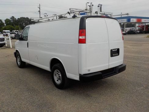 Used 2021 Chevrolet Express 2500 w/ Driver Convenience Package RWD image 3