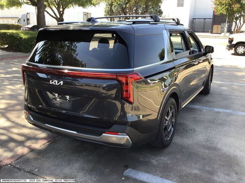 Used 2025 Kia Carnival SX FWD image 5