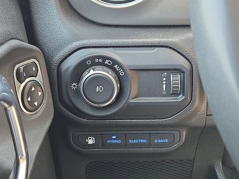 Used 2023 Jeep Wrangler Unlimited AWD/4WD image 24