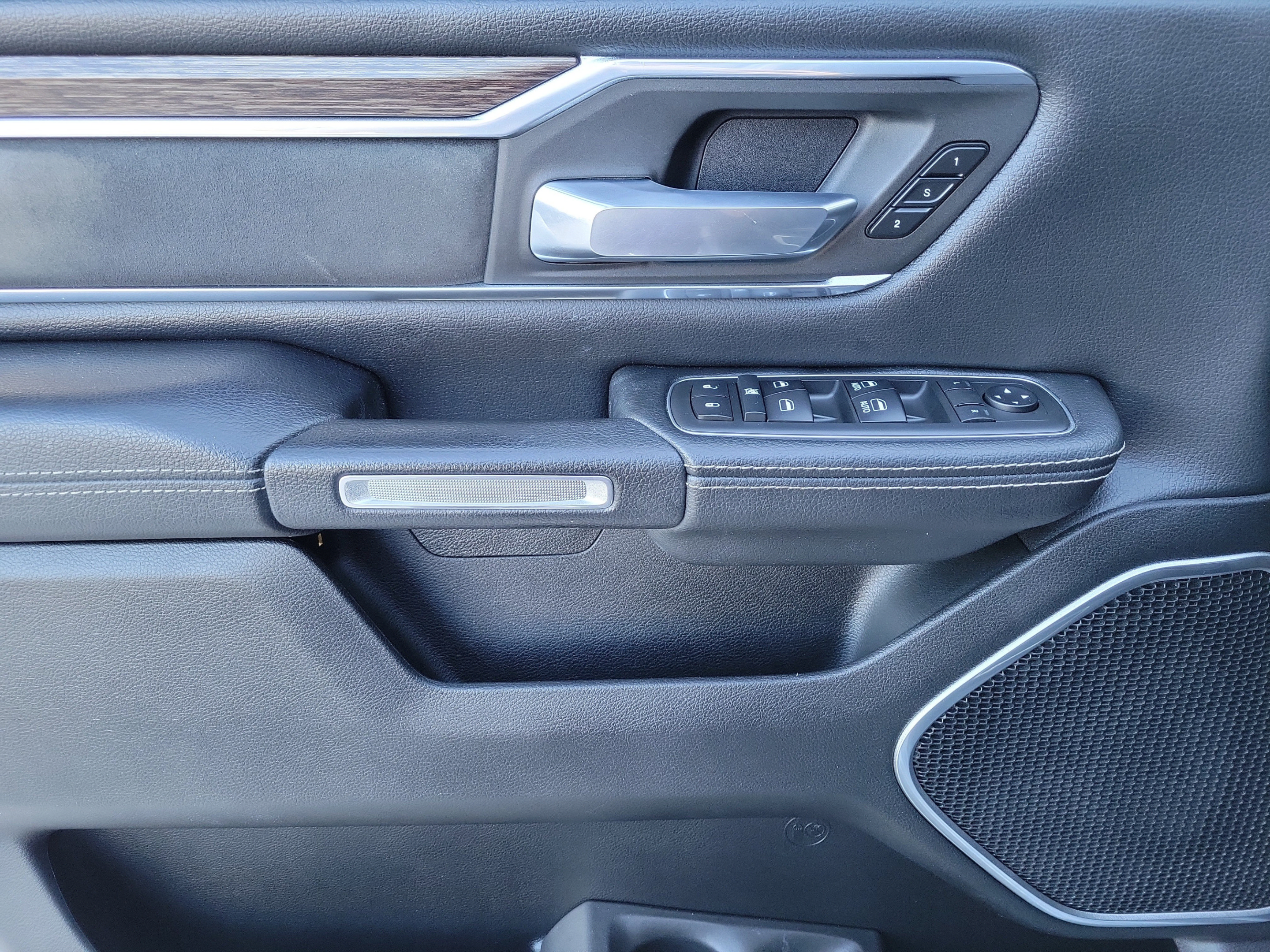 Used 2019 RAM 1500 Laramie RWD image 15