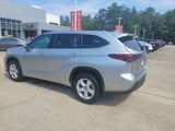 Used 2020 Toyota Highlander LE image 3