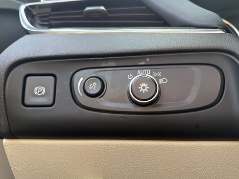 Used 2021 Buick Enclave Essence w/ Sound and Sites Package AWD/4WD image 15
