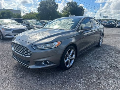 Used 2013 Ford Fusion SE FWD image 3