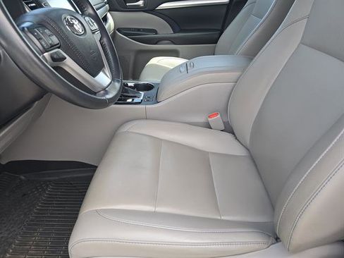 Used 2019 Toyota Highlander XLE image 9