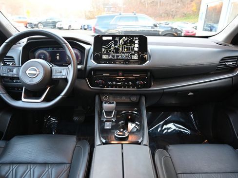 Used 2023 Nissan Rogue Platinum w/ Platinum Premium Package image 3