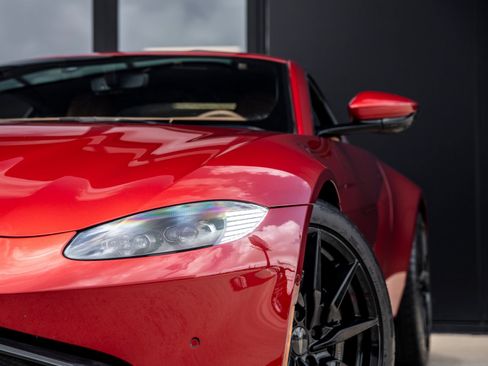 Used 2020 Aston Martin V8 Vantage Coupe RWD image 16
