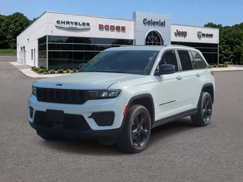 Used 2023 Jeep Grand Cherokee Altitude AWD/4WD image 1
