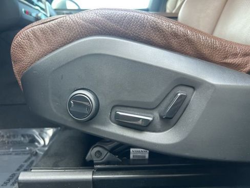 Certified 2023 Volvo XC60 B5 Plus image 29