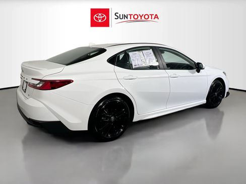 Used 2026 Toyota Camry SE FWD image 4
