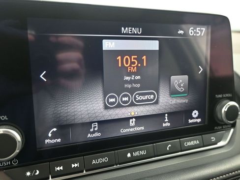 Used 2023 Nissan Rogue SV image 17