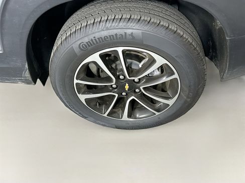 Used 2025 Chevrolet TrailBlazer LT image 11