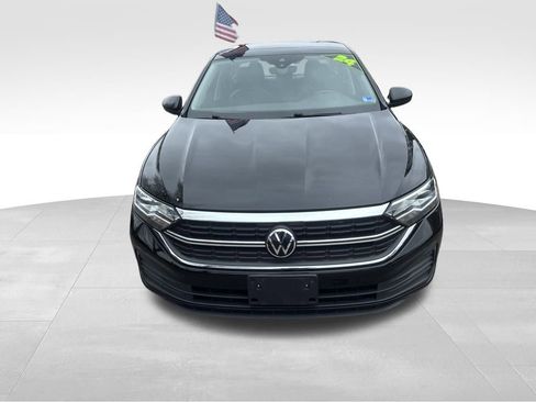 Used 2024 Volkswagen Jetta SE image 4