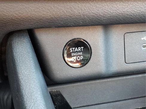 Used 2024 Nissan Rogue S image 11