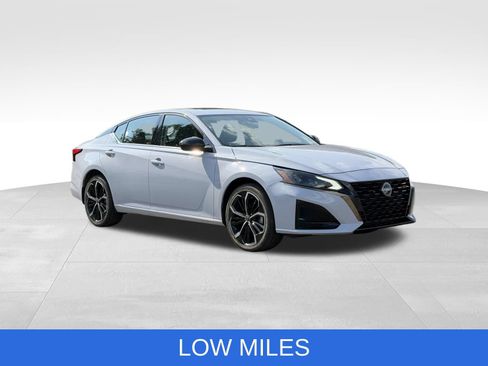 Used 2023 Nissan Altima 2.5 SR w/ SR Premium Package AWD/4WD image 11