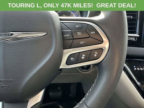 Used 2024 Chrysler Pacifica Touring-L FWD image 16