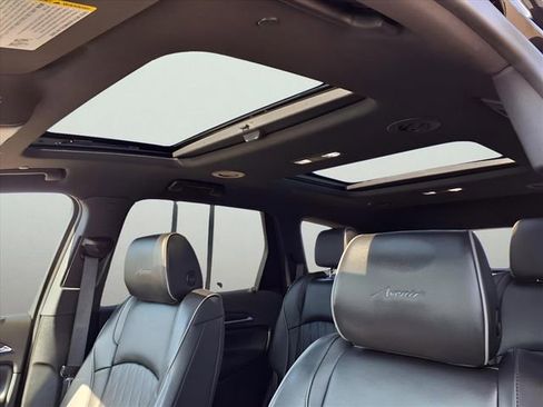 Used 2022 Buick Enclave Avenir image 19