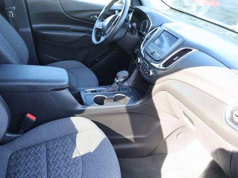 Used 2024 Chevrolet Equinox LT image 9