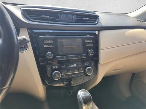 Used 2017 Nissan Rogue SV FWD image 10
