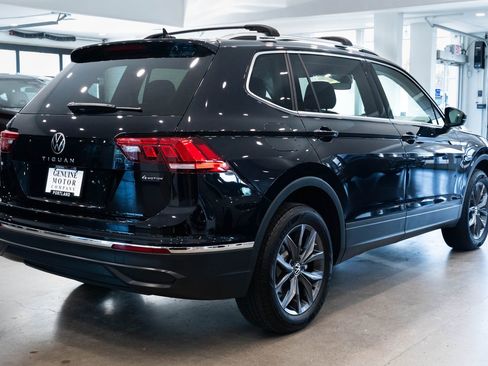 Used 2023 Volkswagen Tiguan SE image 4
