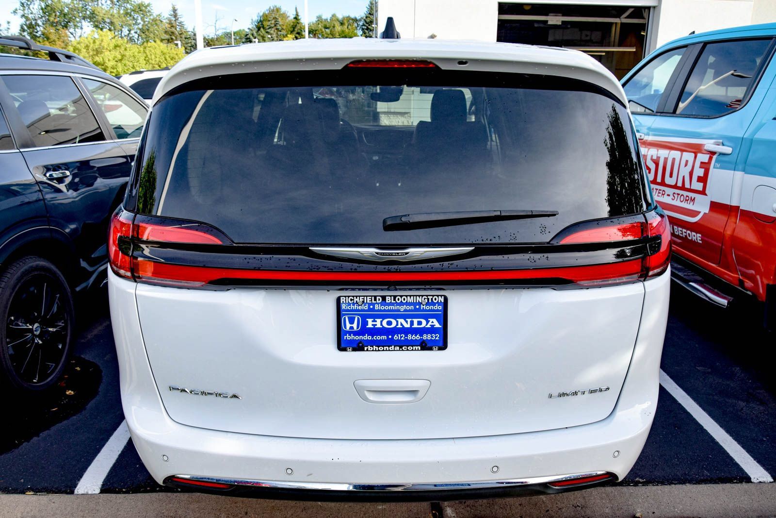 Used 2024 Chrysler Pacifica Limited FWD image 5
