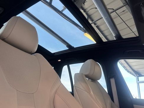 Used 2019 BMW X5 xDrive40i w/ M Sport Package AWD/4WD image 19