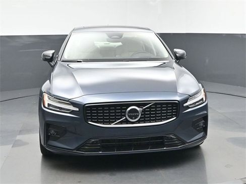 Used 2024 Volvo S60 B5 Ultimate image 2
