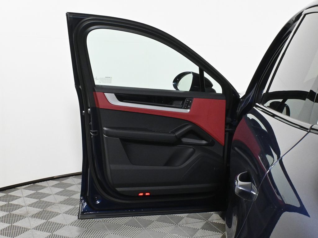 Used 2026 Porsche Cayenne S AWD/4WD image 31