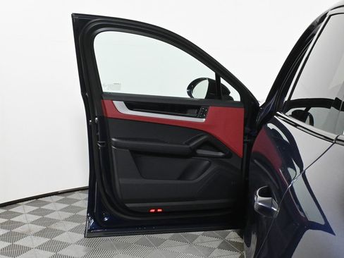 Used 2026 Porsche Cayenne S AWD/4WD image 31