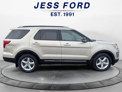 Used 2017 Ford Explorer XLT w/ Equipment Group 202A image 6