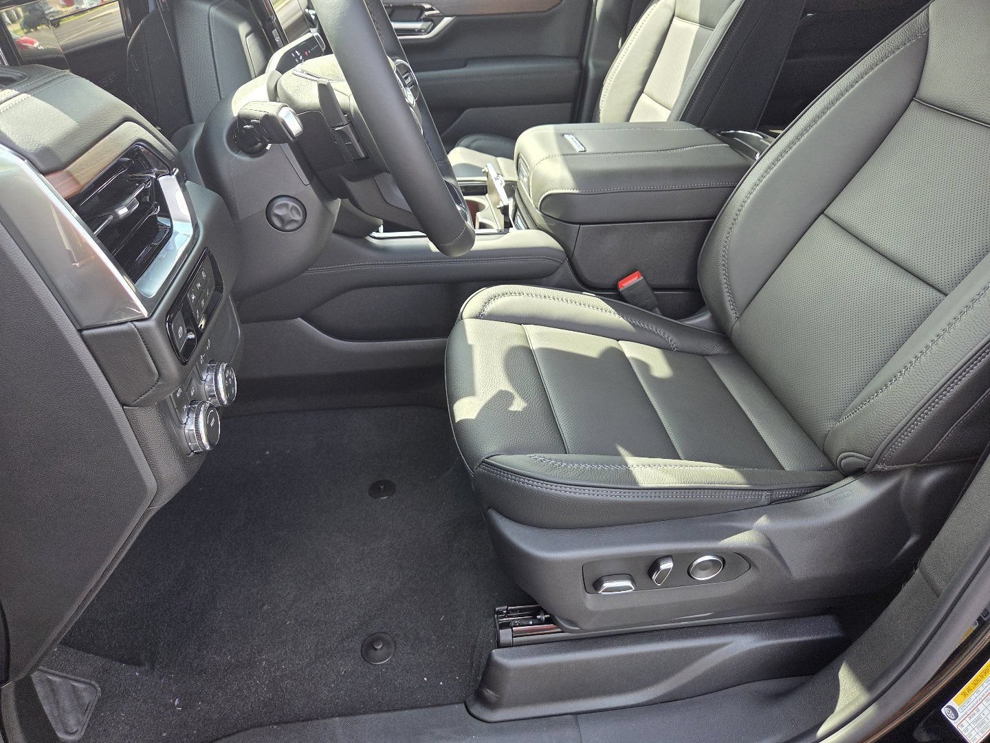 New 2026 GMC Yukon Denali w/ Sun & Power Step Package AWD/4WD image 28