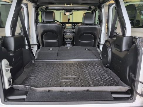 Used 2019 Jeep Wrangler Unlimited Sahara image 42