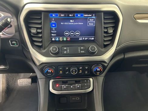 Used 2023 GMC Acadia SLE image 22