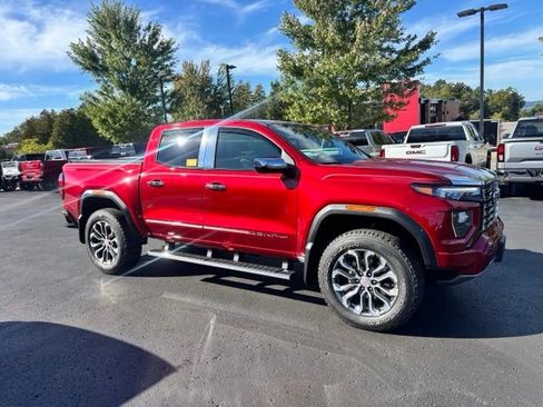 Used 2026 GMC Canyon Denali AWD/4WD image 3