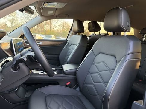 Used 2025 Volkswagen Atlas SE image 9